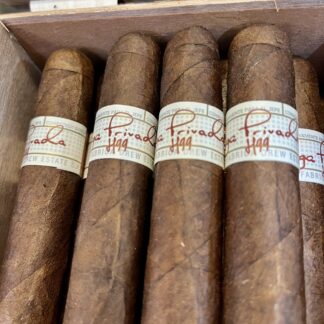 A box of cigars with the words privada on them.